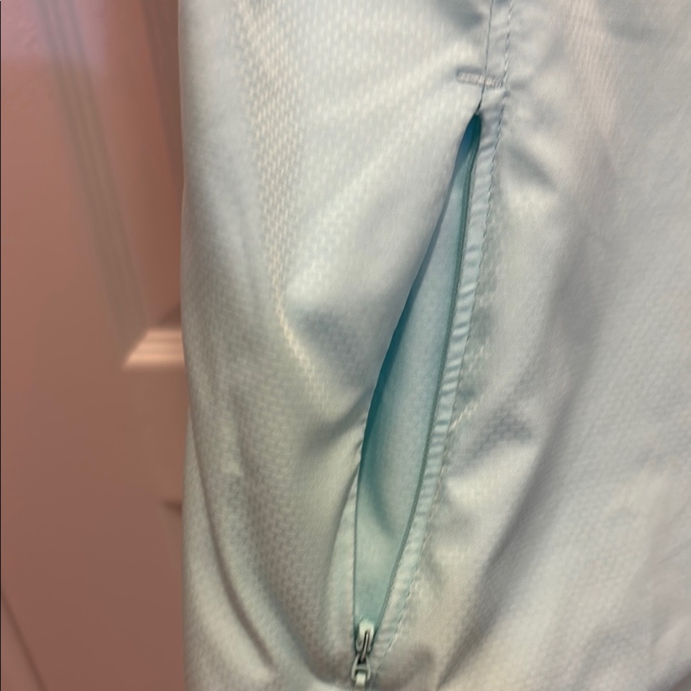 Field & Stream Women's Light Teal Shirt - Picture 3 of 7